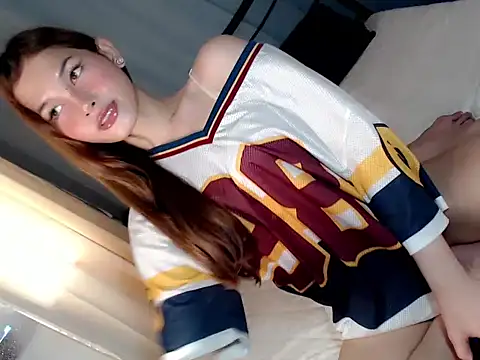 Lily_holly 现场性爱视讯表演