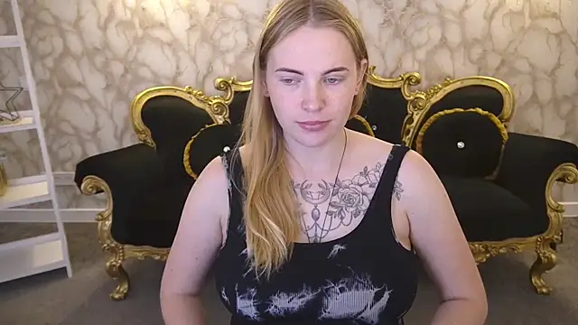 NikkyReyyy's Live XXX Chat