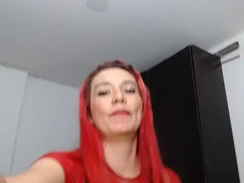 red_milf_ 现场性爱视讯表演