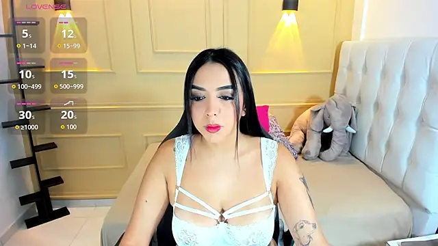 IVONNEREYES' Live XXX Chat