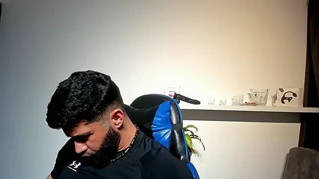 RikyAaron's Webcam Show
