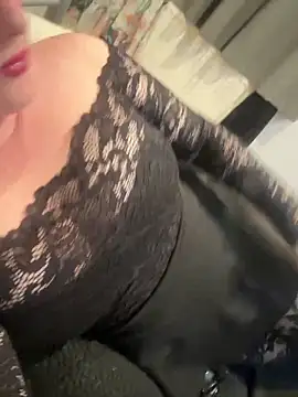 Curvy-CallieXX 现场性爱视讯表演