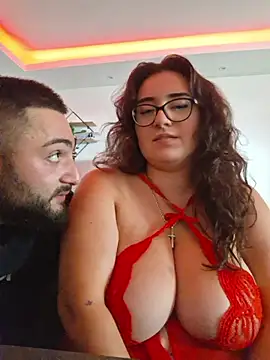 CurvyyMomy's Webcam Show