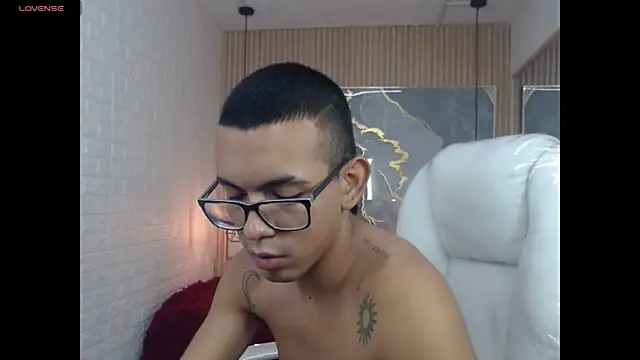 maximiliano_hotdevil 现场性爱视讯表演