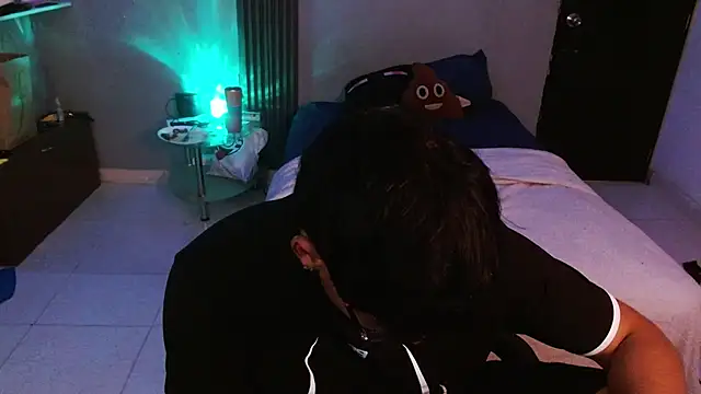 Mr_yisuzz's Webcam Show