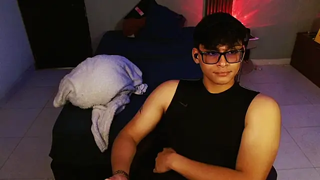 Mr_yisuzz's Webcam Show
