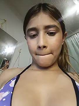 Zoehoney_18's Webcam Show