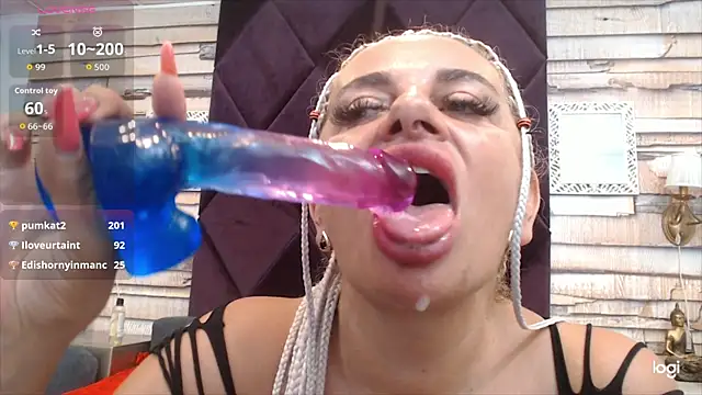 ElviraZoi's Webcam Show
