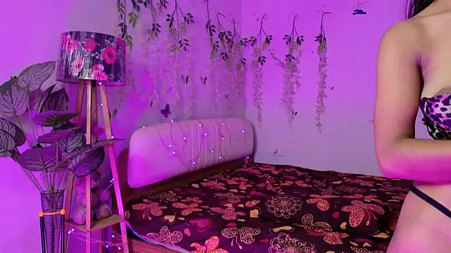 Sizzling_queen69's Webcam Show
