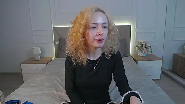 MiaVelmont's Live XXX Chat