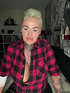 InkedMissLaBaehm's Webcam Show