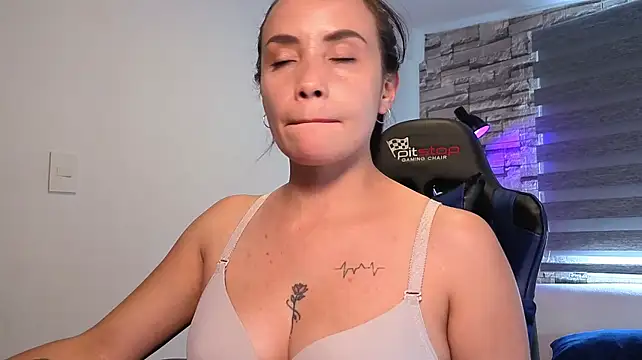 Karol_vg's Live XXX Chat