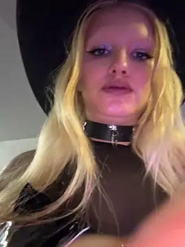 Elfi_InPublic's Live XXX Chat