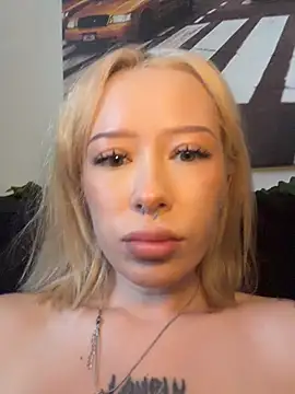 MaryChanXO's Webcam Show
