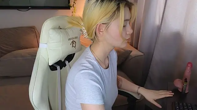 Emily_Miu's Live XXX Chat