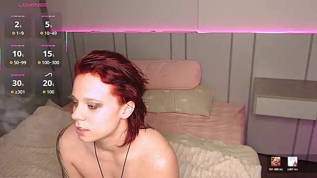Red_RoxyFoxy's Live XXX Chat