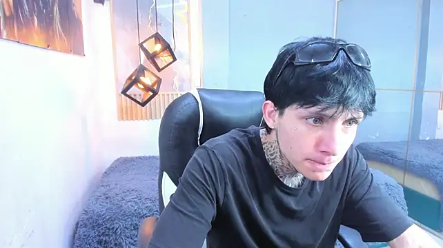 Cry_thereal's Webcam Show