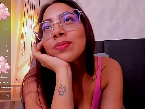 LeilaSaenz's Live XXX Chat