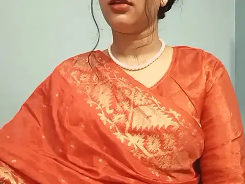 Adhiti_1's Live XXX Chat