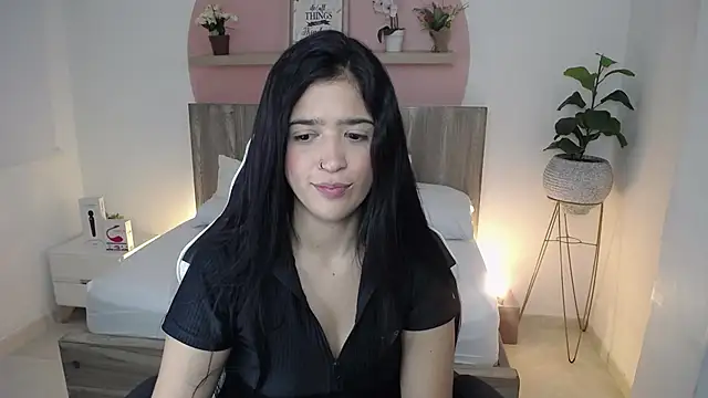 lucia_henao_'s Live XXX Chat