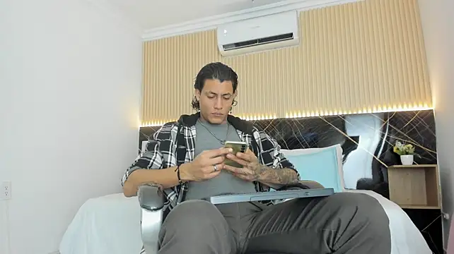 Damian_romanoff_'s Webcam Show