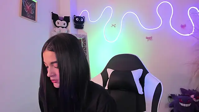 CarolineEvanss_11's Webcam Show