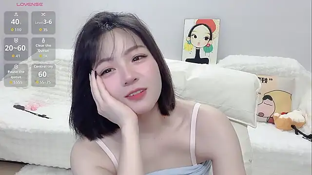 Lucy-8's Webcam Show