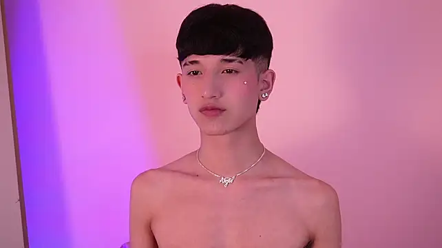 suki_dolll's Webcam Show