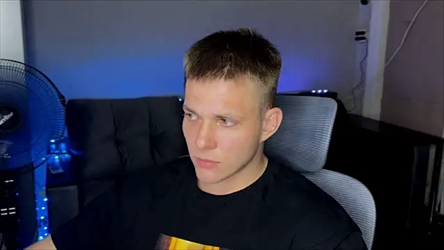 Nikclak's Webcam Show