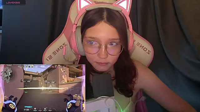 PiinkiAura's Webcam Show