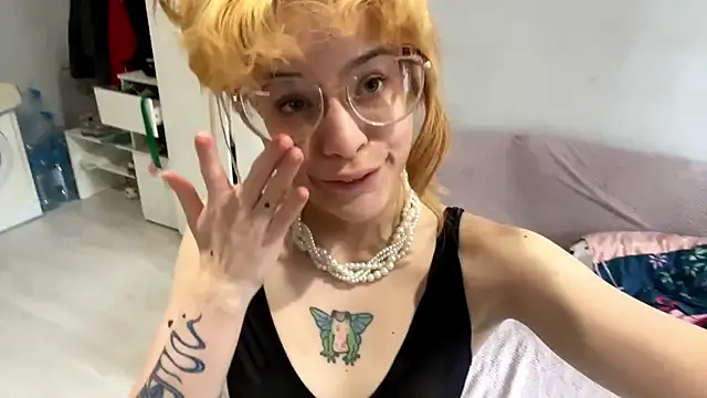 Lili_pup's Webcam Show