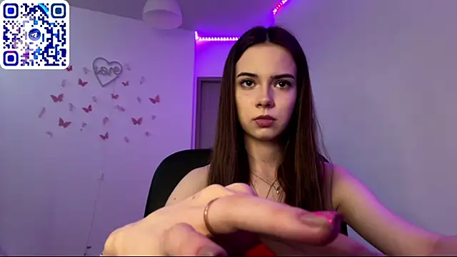 ElieFluttershy's Live XXX Chat