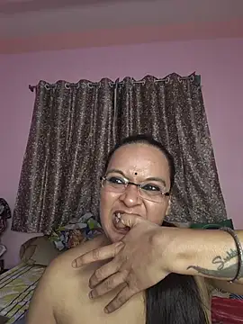 naughtymia06's Webcam Show