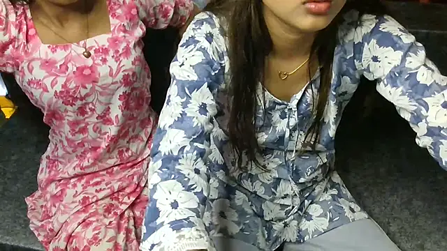 wild_saanvi's Webcam Show