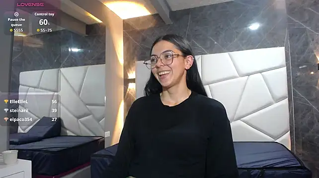 Valeriamoon_3101's Webcam Show