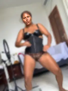 madelltheebony's Live XXX Chat