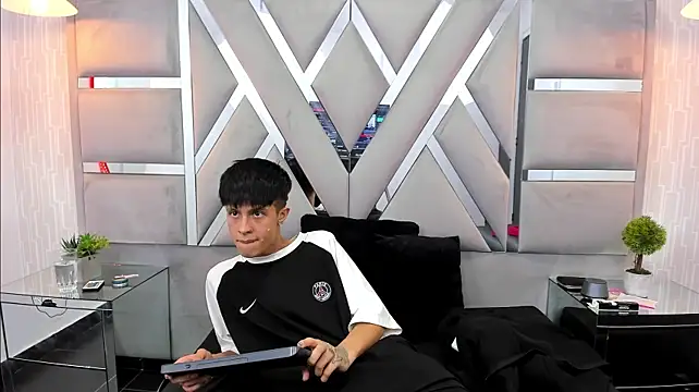 MikeHunteer's Webcam Show