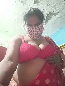 AadikiAunty's Live XXX Chat