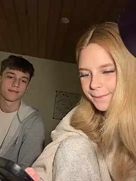 YoungGermanKiki18's Live XXX Chat