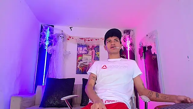 GoldenDuoheat's Webcam Show