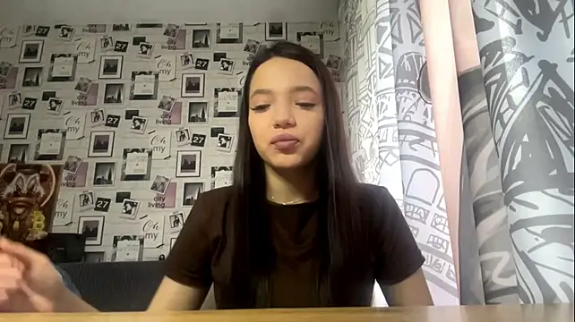 YaelKonwinski's Live XXX Chat