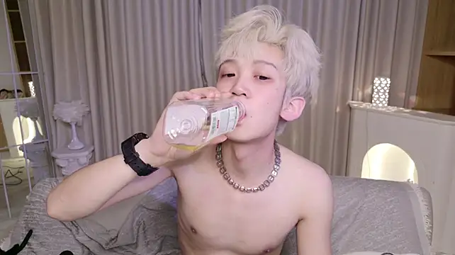 XiaoHuiHui-111's Webcam Show