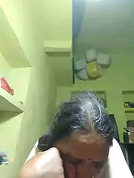 HotLoomaraj29's Webcam Show