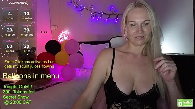 Niaomifuckalot's Live XXX Chat