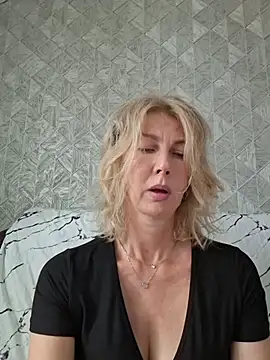 Sonya848389's Live XXX Chat