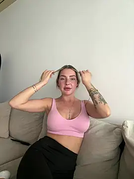 sweetbellax3's Webcam Show