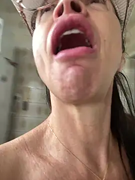 BurryEarmark's Live XXX Chat