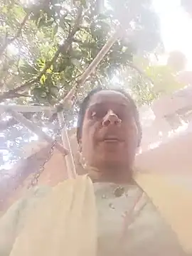 Wildpriya26's Live XXX Chat
