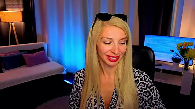 EllisSkyy's Live XXX Chat