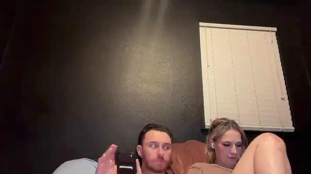 hungandcloudy's Webcam Show